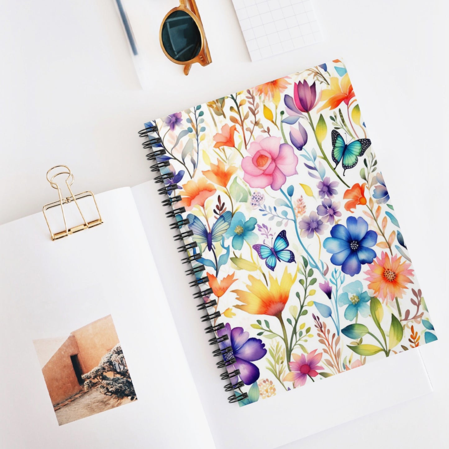 Garden Dreams: Stunning Floral Spiral Notebook